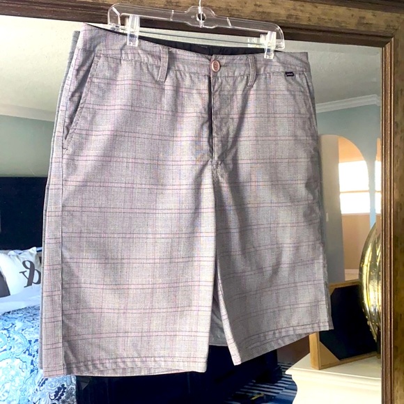 Men’s Hurley Brand Dry Fit Shorts - Picture 3 of 4